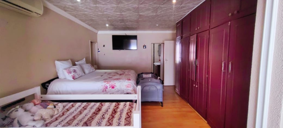 4 Bedroom Property for Sale in Miederpark North West